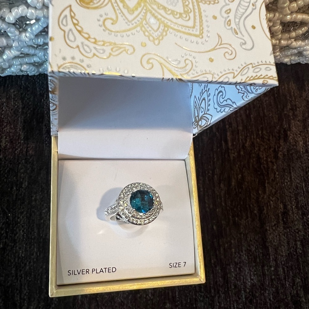 Silver-Tone Pavé & Color Crystal Solitaire Ring/size 7 - Picture 13 of 15